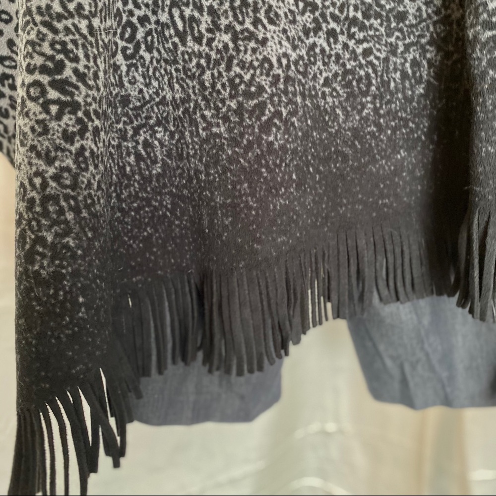 Lightweight Black Gray Versatile Wrap! - Picture 11 of 13